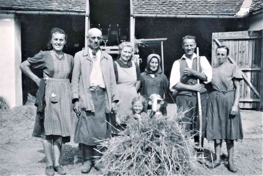 Gruppenfoto im Haus Böcskör / Benkö (Grazerstraße 88)