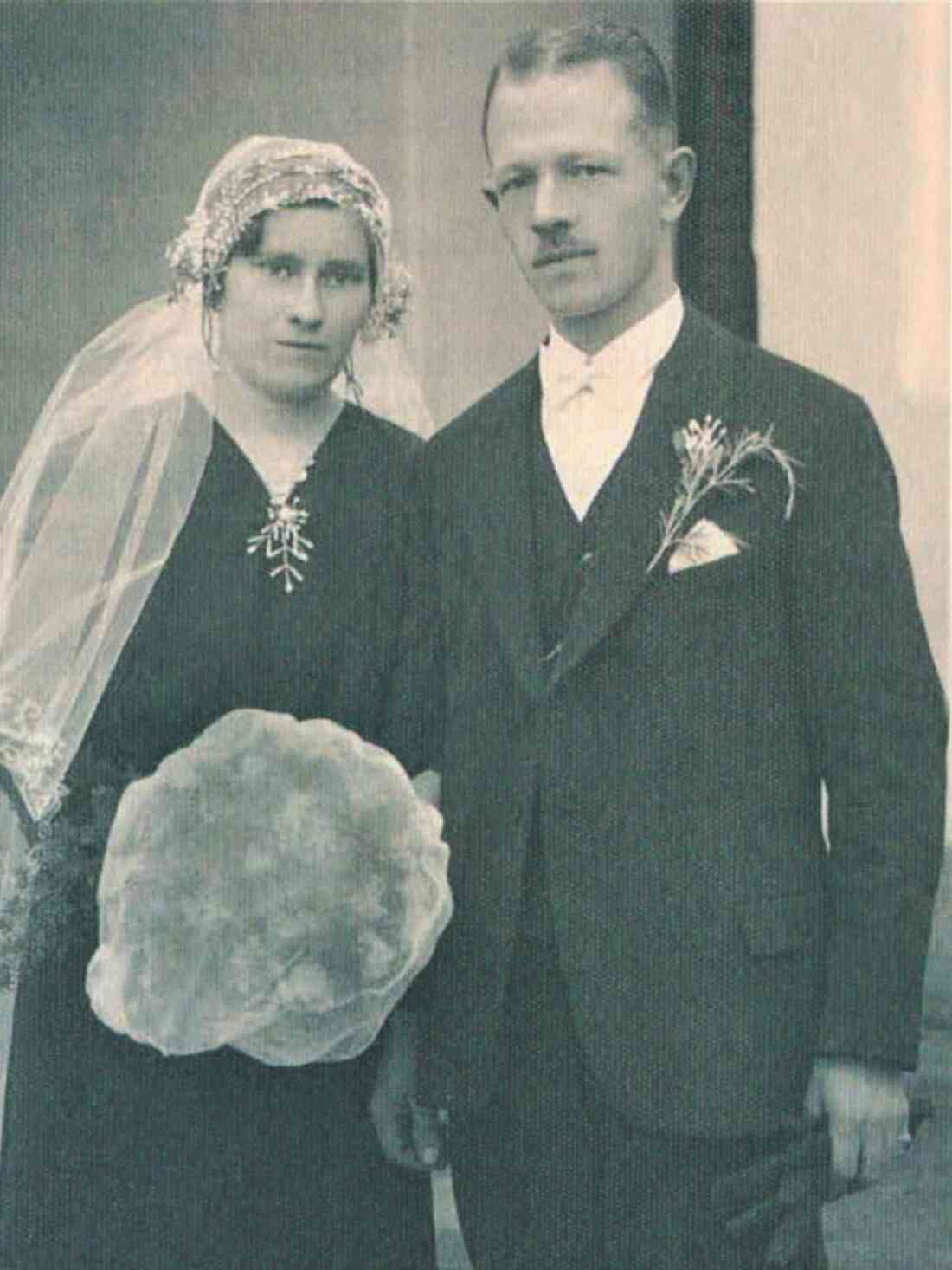Das Hochzeitspaar Karolina Ernst (*1911/+1993) und "Janos" Johann Topler (*1902/+1969) - OW 30 / Steinamangererstraße 117